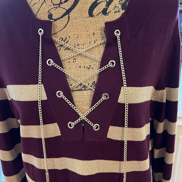 Michael Kors size large maroon & gold sweater with a gold chain vneck neckline - Picture 2 of 5